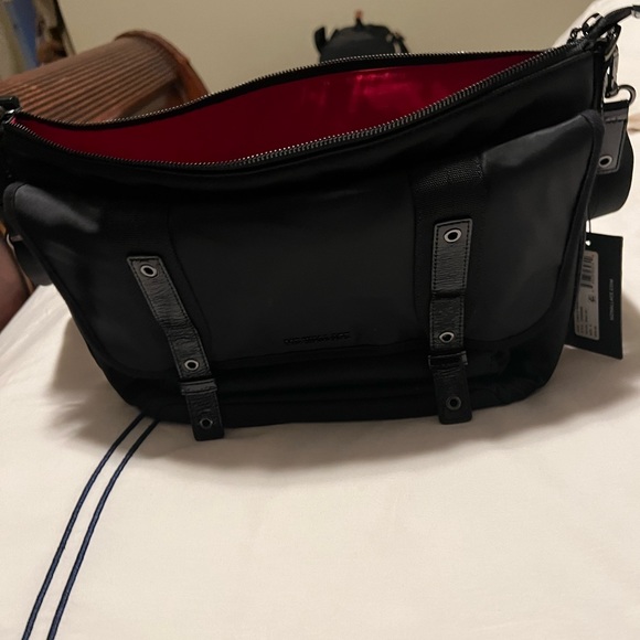 Black outside with inside red - Picture 5 of 9